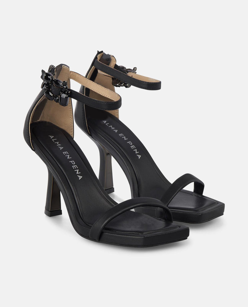 SANDALIA TACÓN HEBILLA