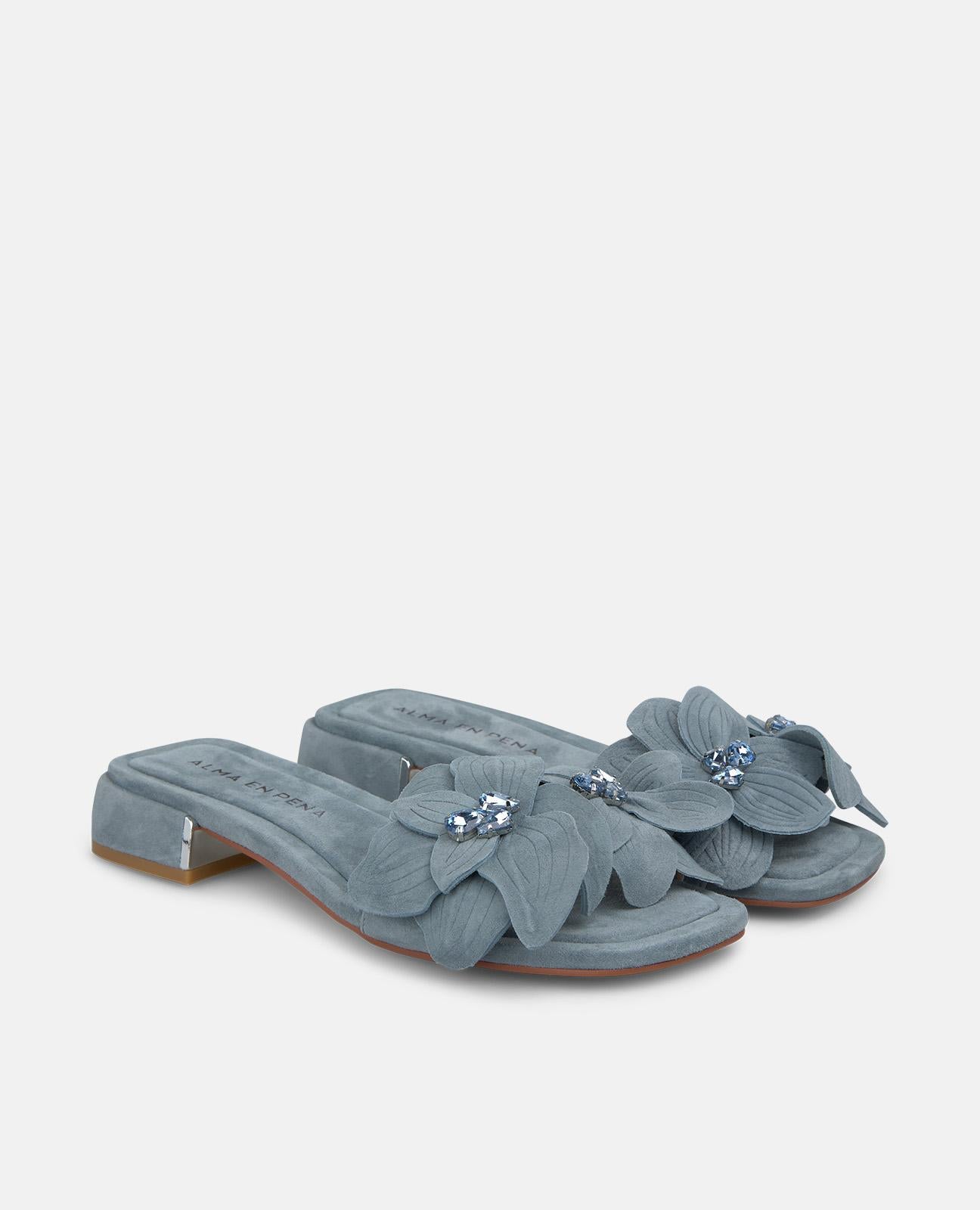 SANDALIA TACON CON FLOR FRONTAL