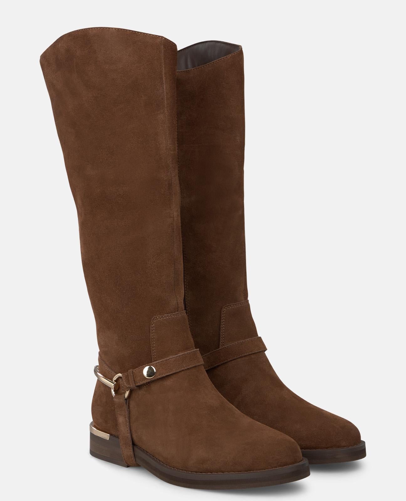 FLACHER STIEFEL MIT METALLIC-DETAILS