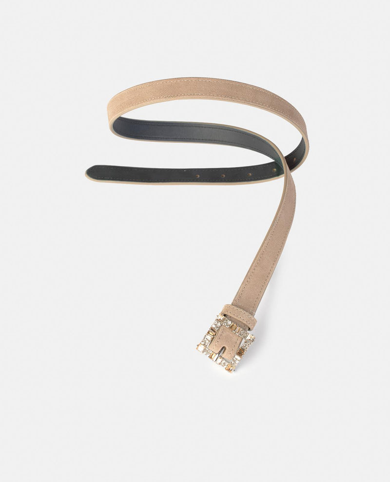 BELT WITH BUCKLE DETAIL