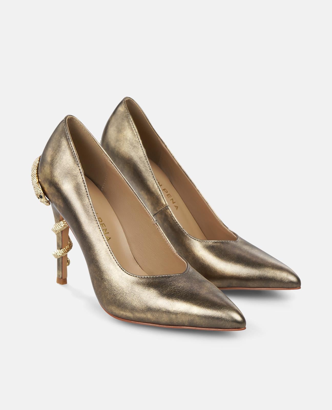 SHOE WITH SNAKE HEEL