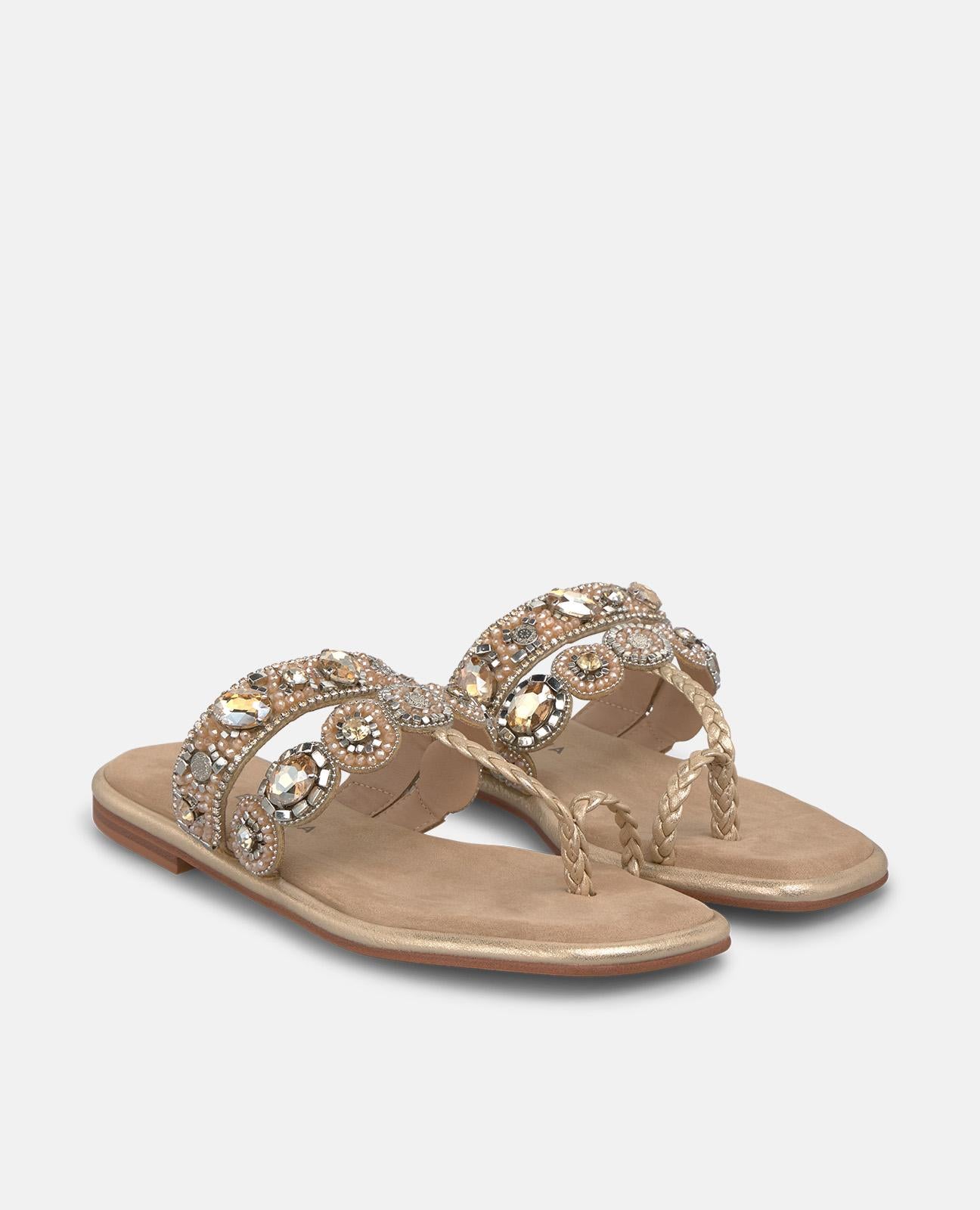 SANDALIA PLANA TIRA CON JOYA