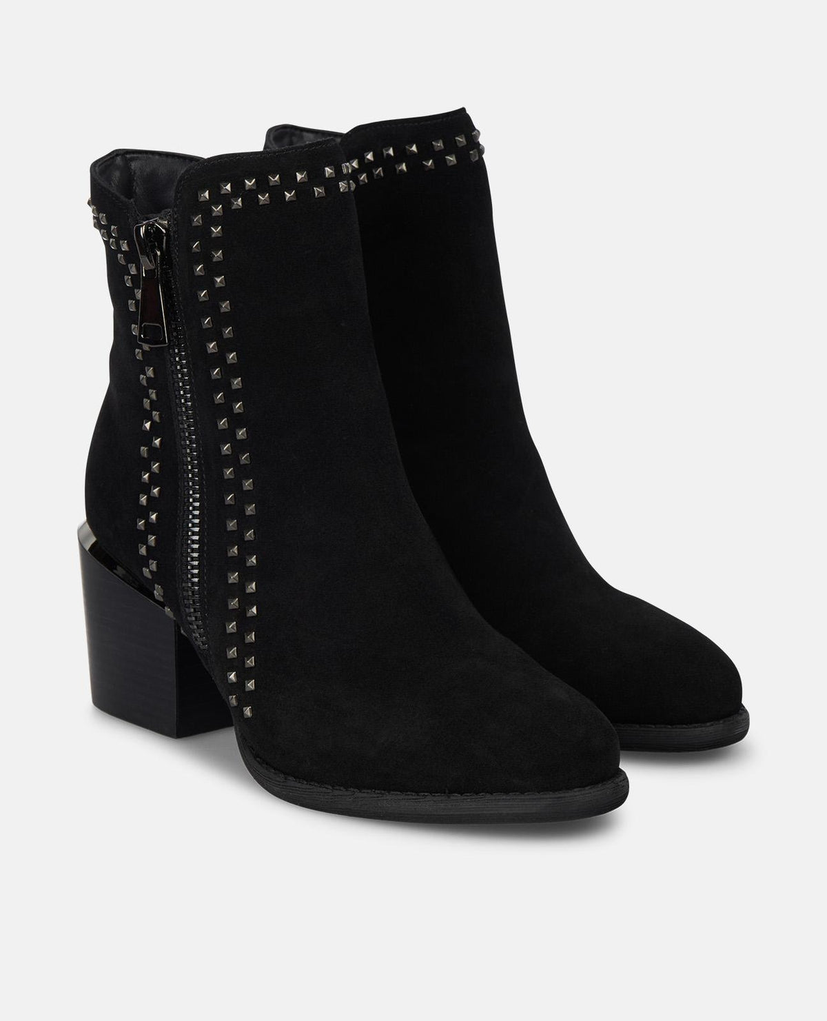BOTINS COM TACHAS