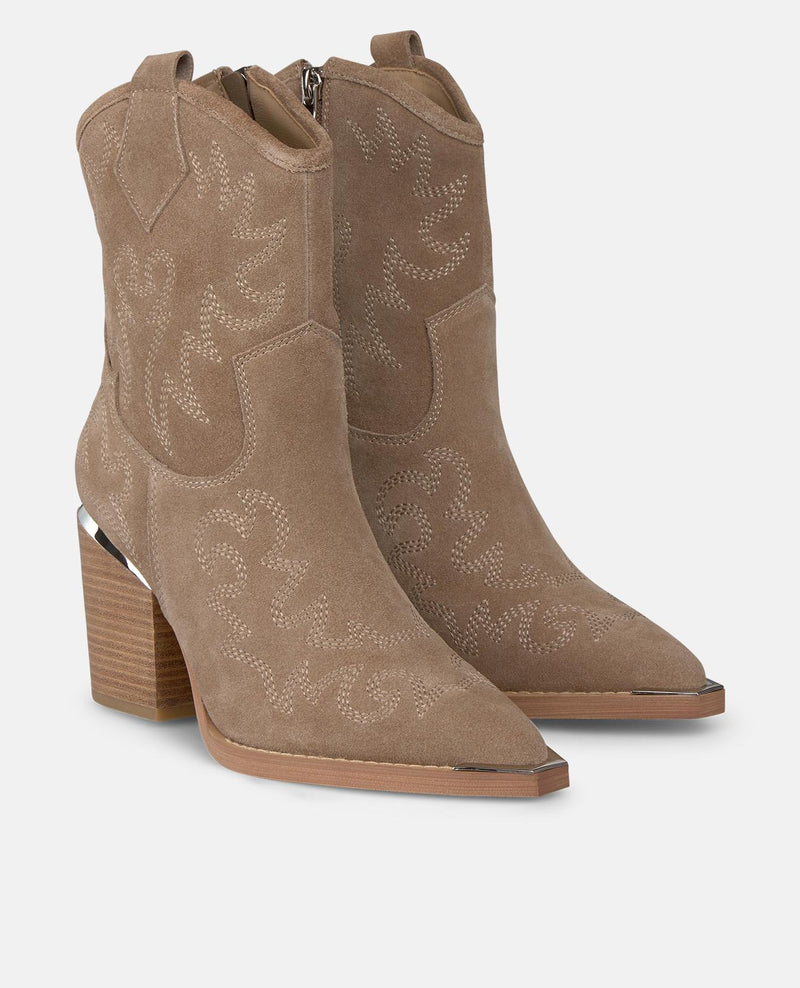 BOTA DE CANO ALTO BORDADA