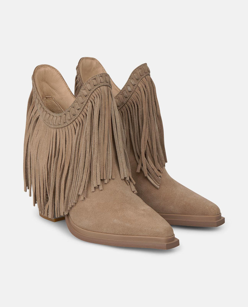 BOTA DE CAMURÇA COM FRANJAS