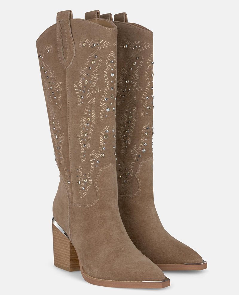 BOTA DE SALTO ALTO COM TACHAS E STRASS