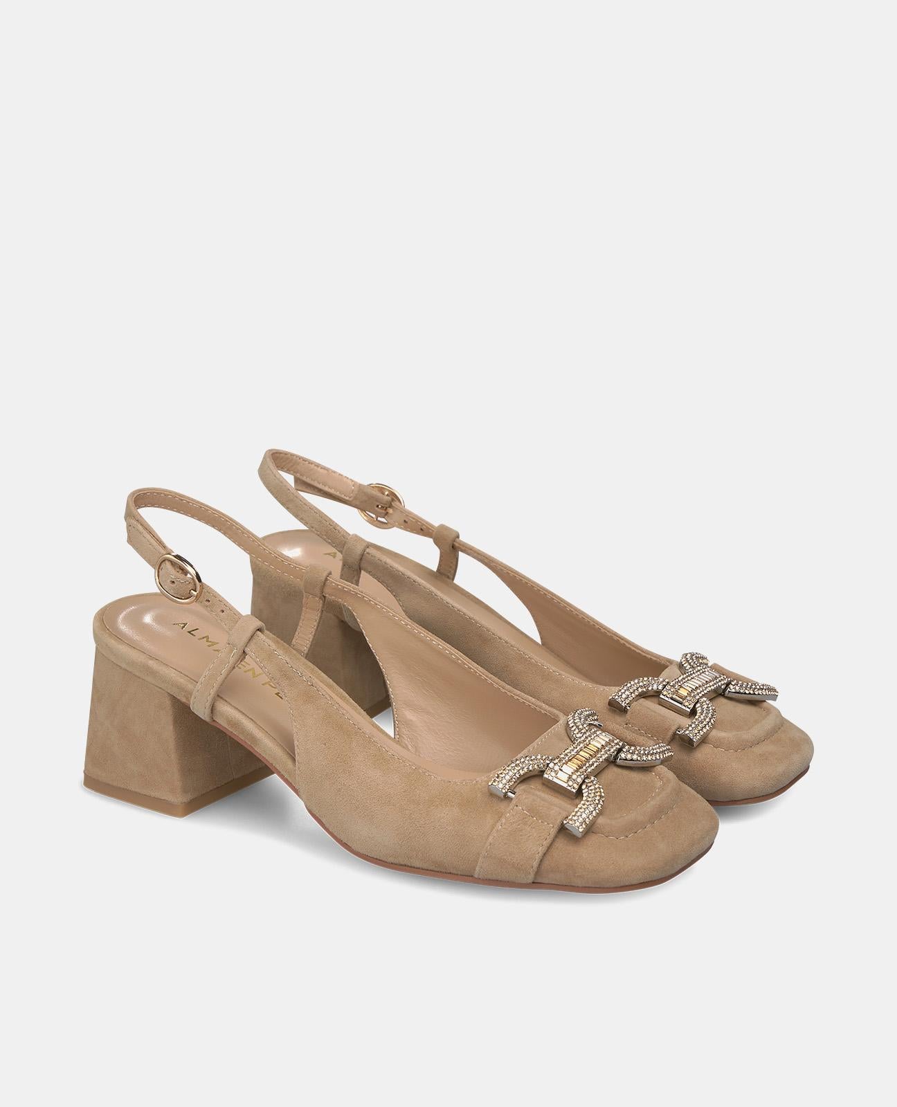 BUCKLE CLOSURE SHOE