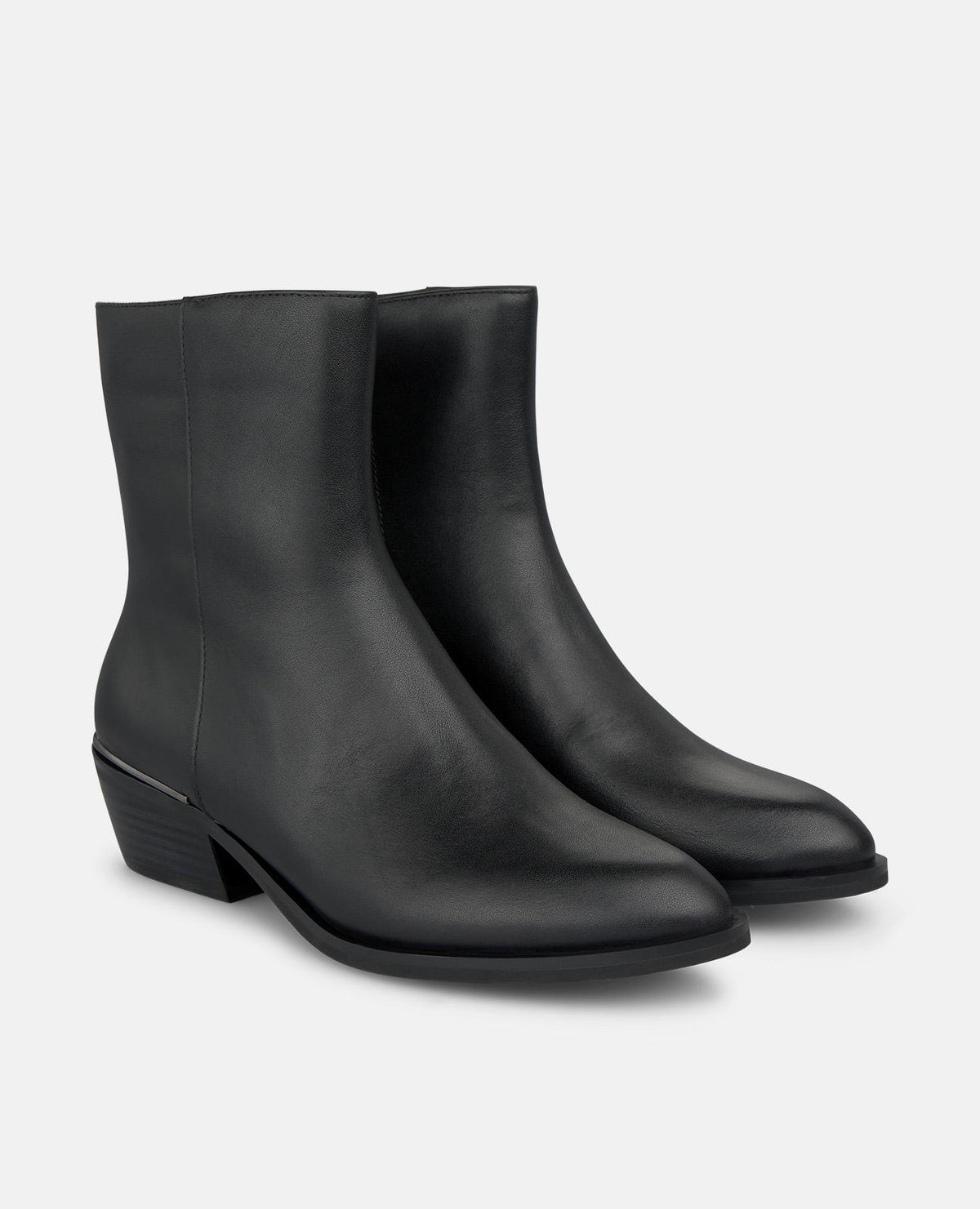LEATHER ANKLE BOOTS WITH A ZIPPER CLOSURE