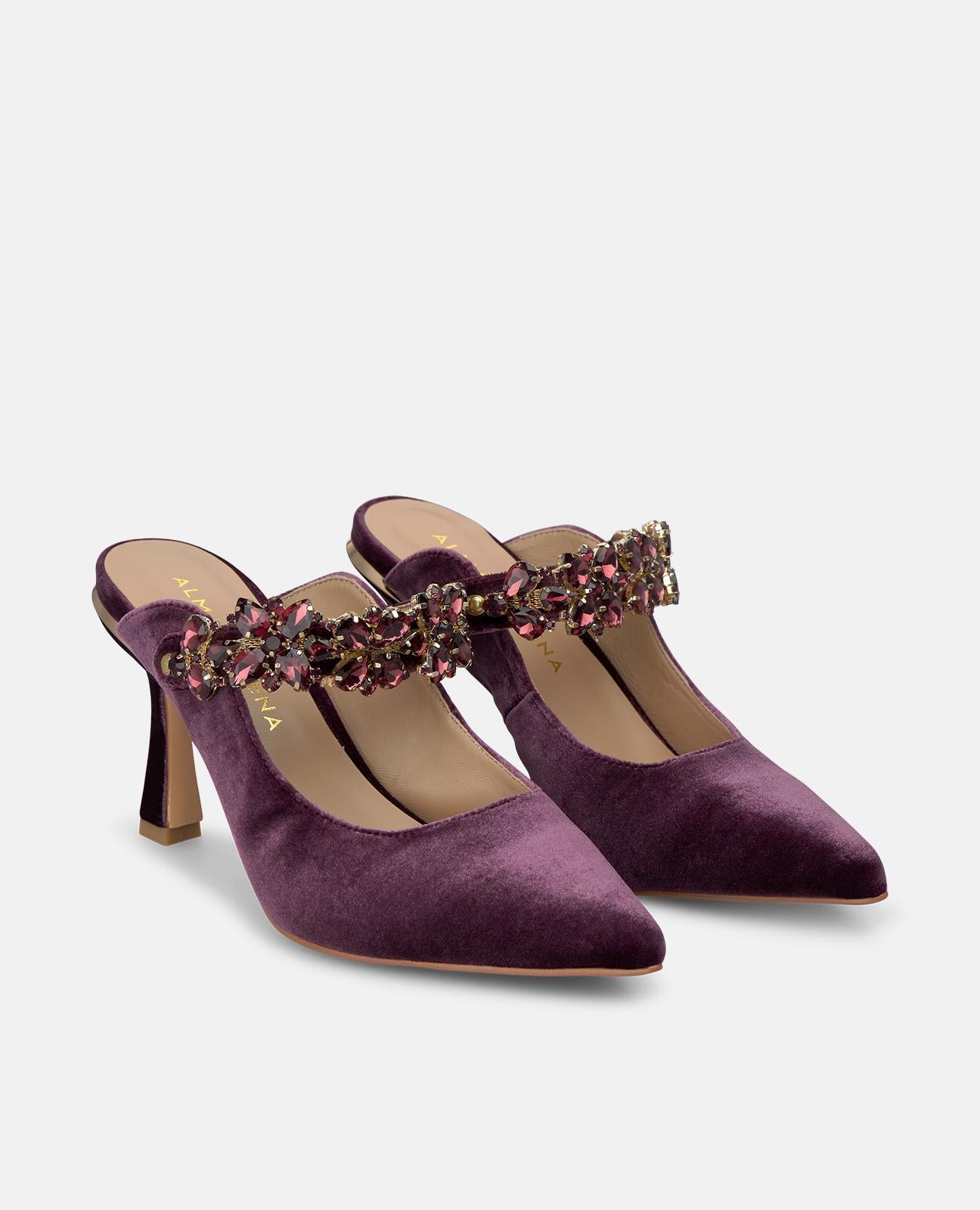 ZAPATO DE TACÓN DESTALONADO DE TERCIOPELO