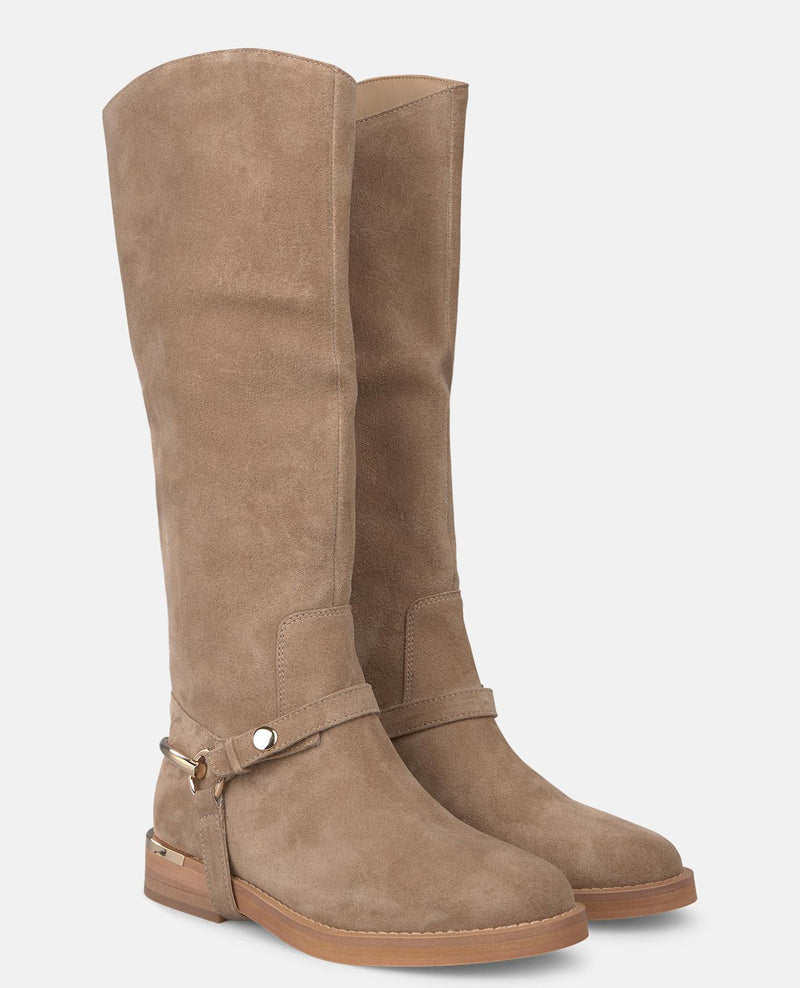 FLACHER STIEFEL MIT METALLIC-DETAILS