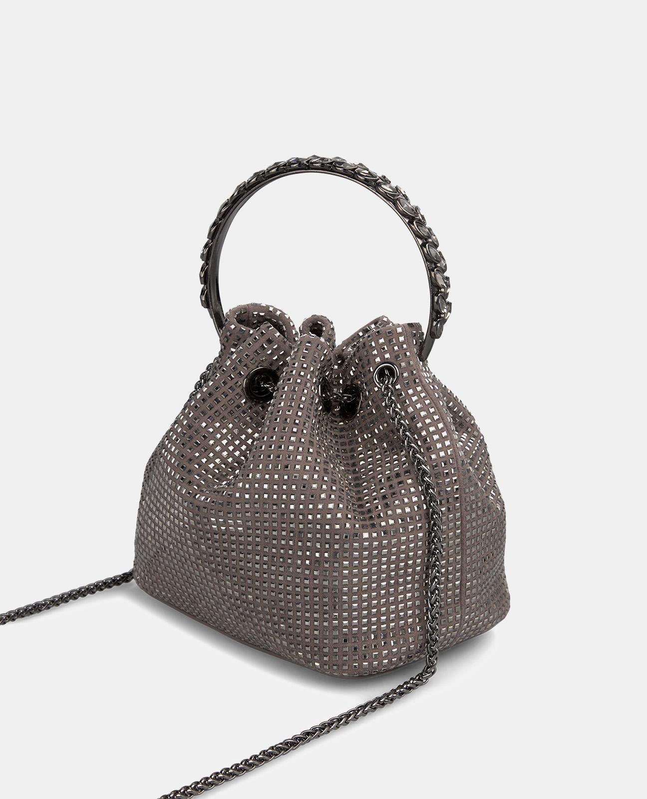 SACO DE BOWLER COM STRASS E PORMENOR DE PENDENTE