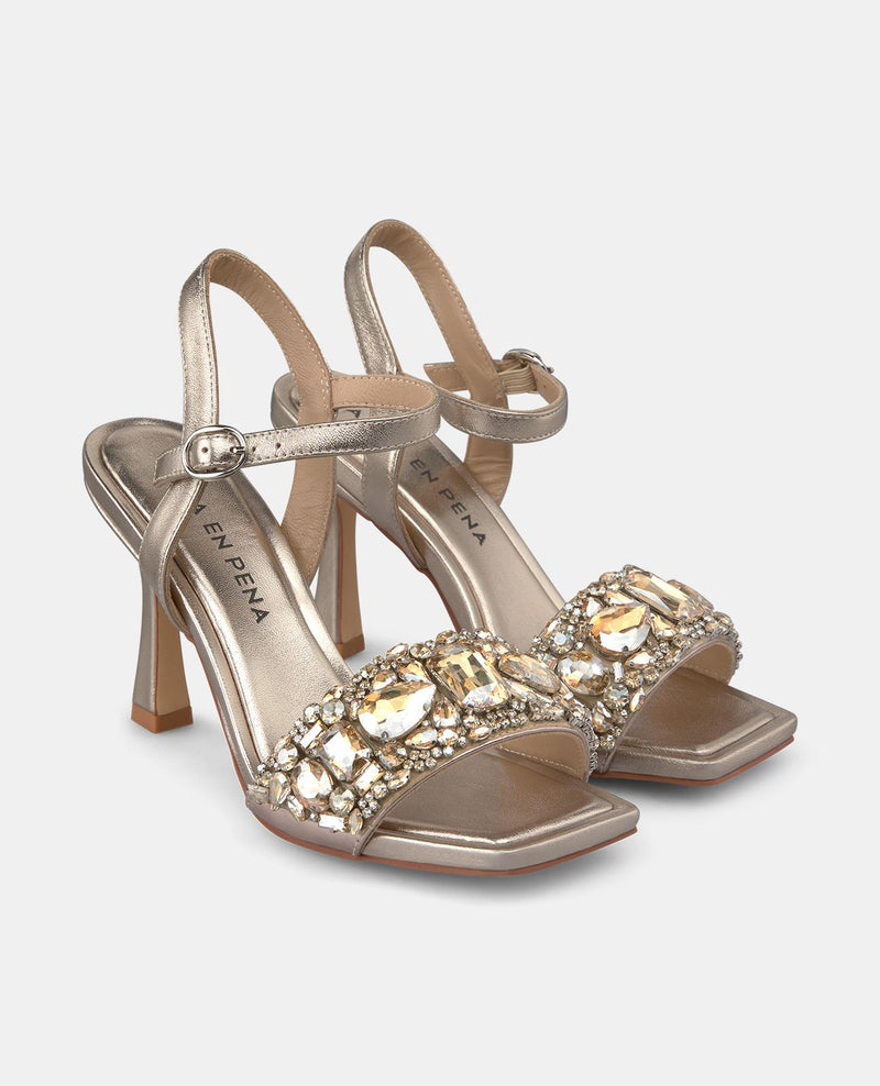 SANDALE AVEC LANIÈRE