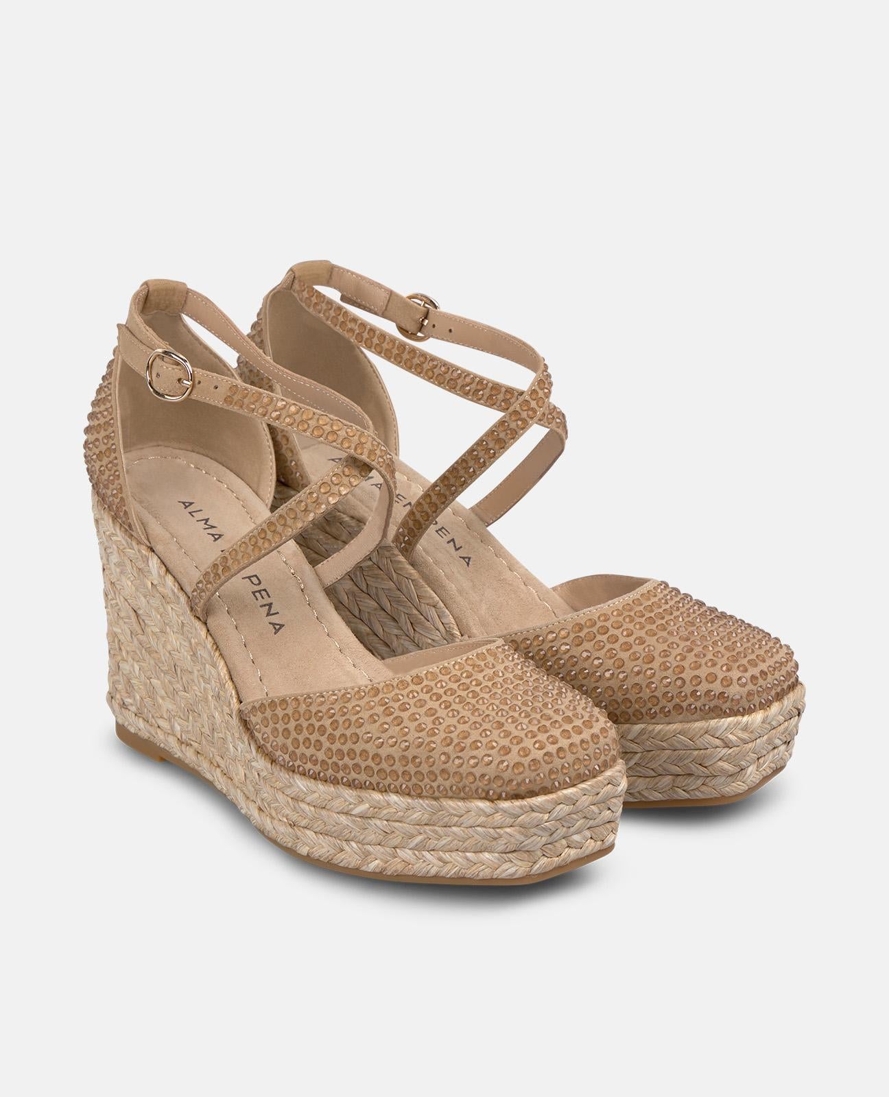 WEDGE WITH CROSSED STRIPS