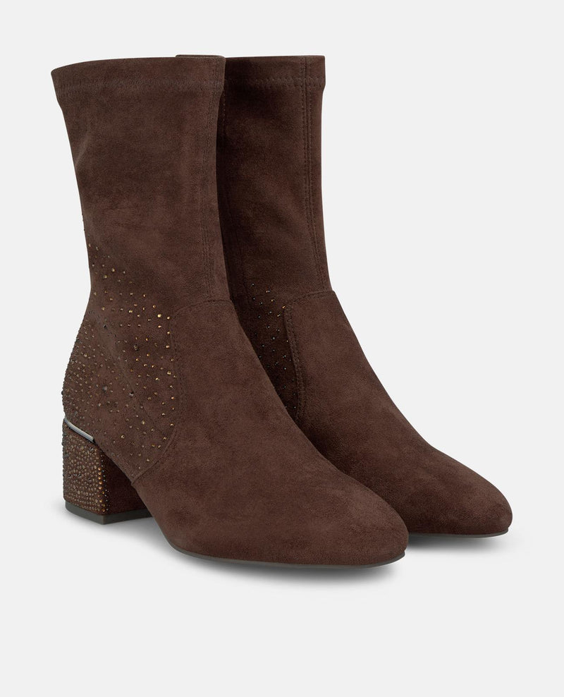 BOTA COM DETALHES NO SALTO