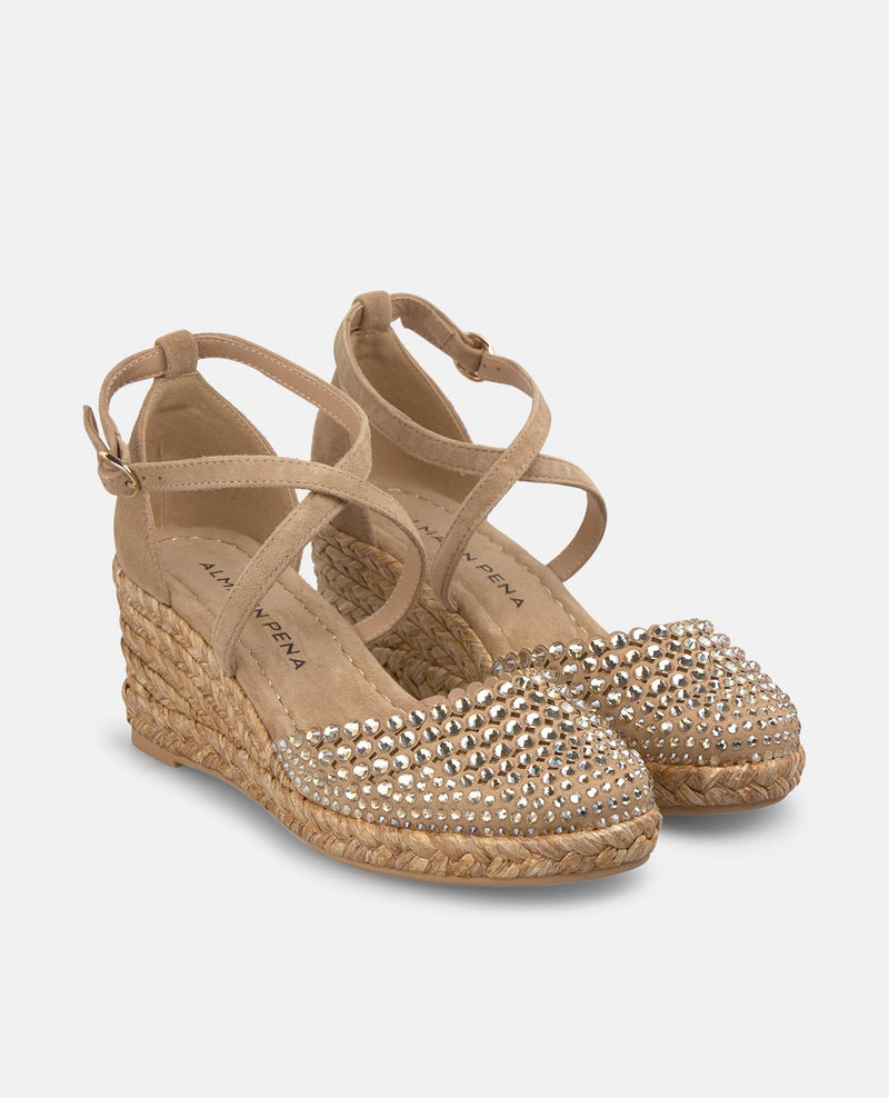ZAPATO DE CUÑA CON ESPARTO CUERPO METALIZADO