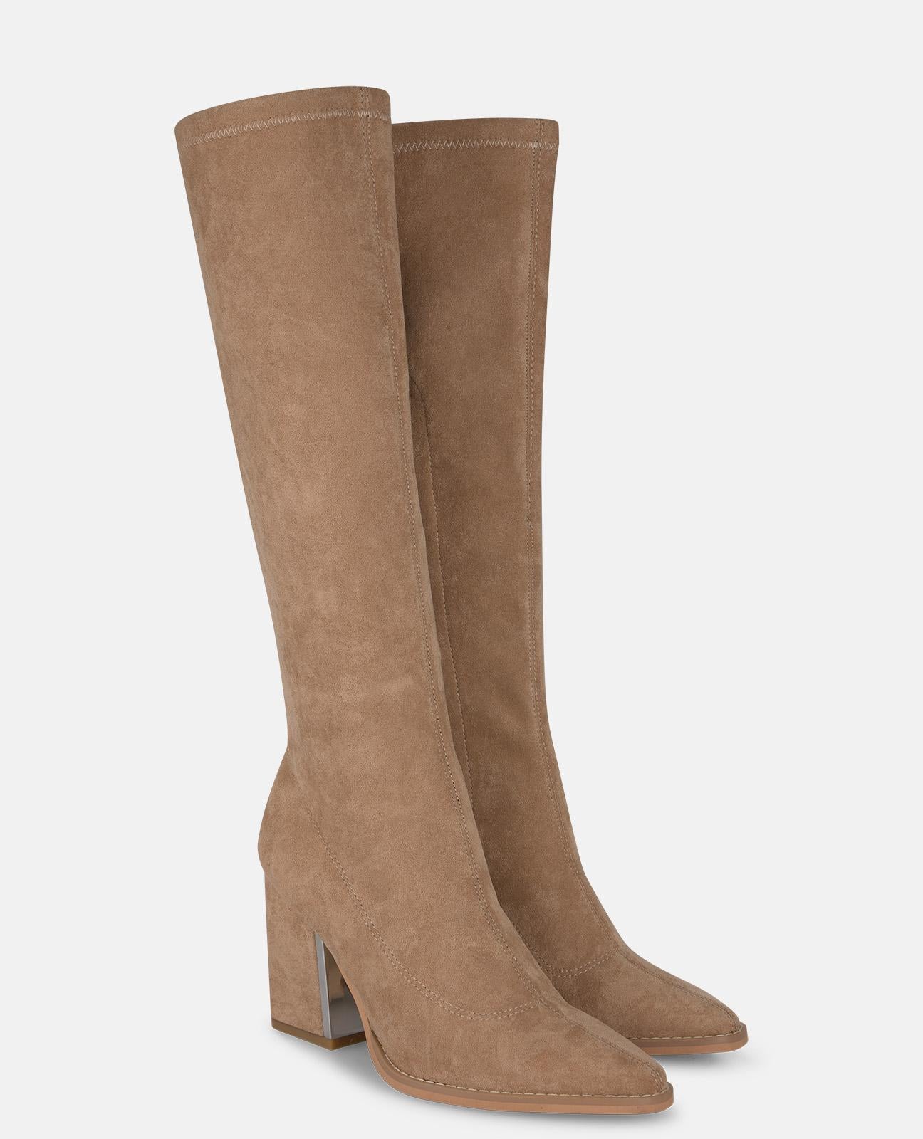 BOTA TACÓN CUADRADO