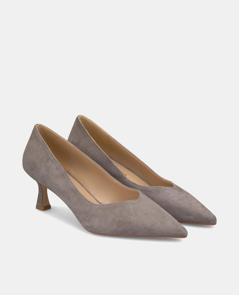 HALBHOHER SCHUH MIT SPITZER ZEHE