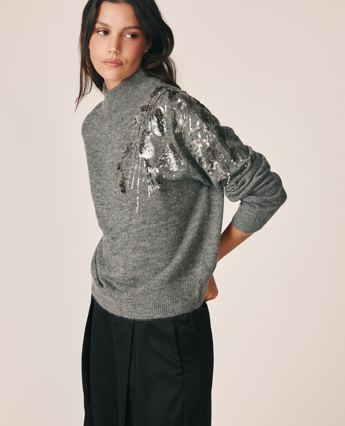 JERSEY CUELLO ALTO BORDADO LENTEJUELAS