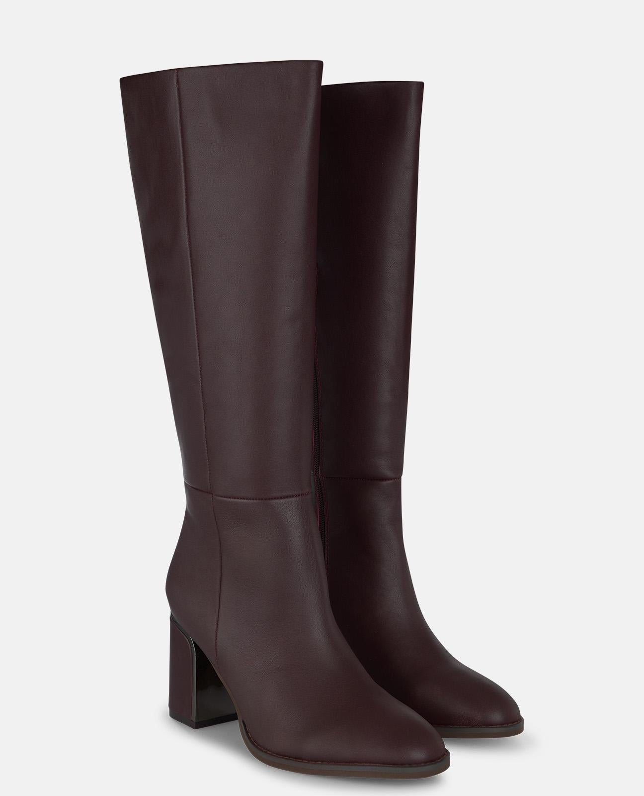 BOTA CON TACÓN ANCHO