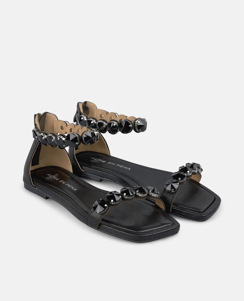 FLAT SANDAL STRAPS DETAIL