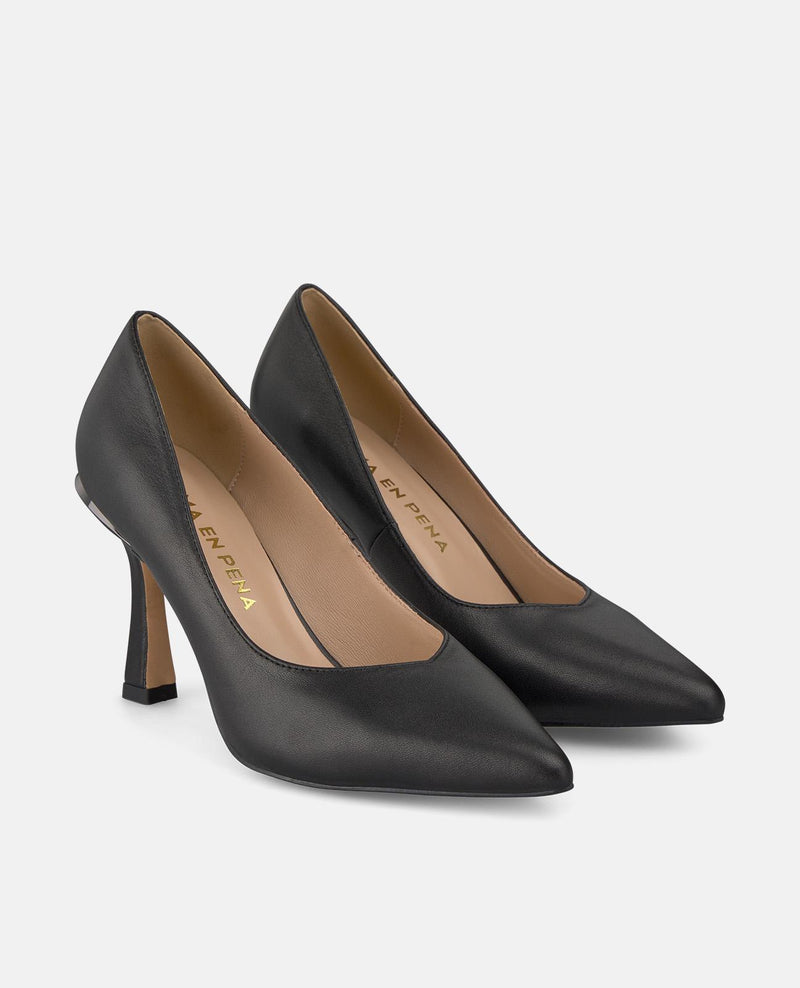 SCARPA STILETTO CON PUNTA AFFILATA
