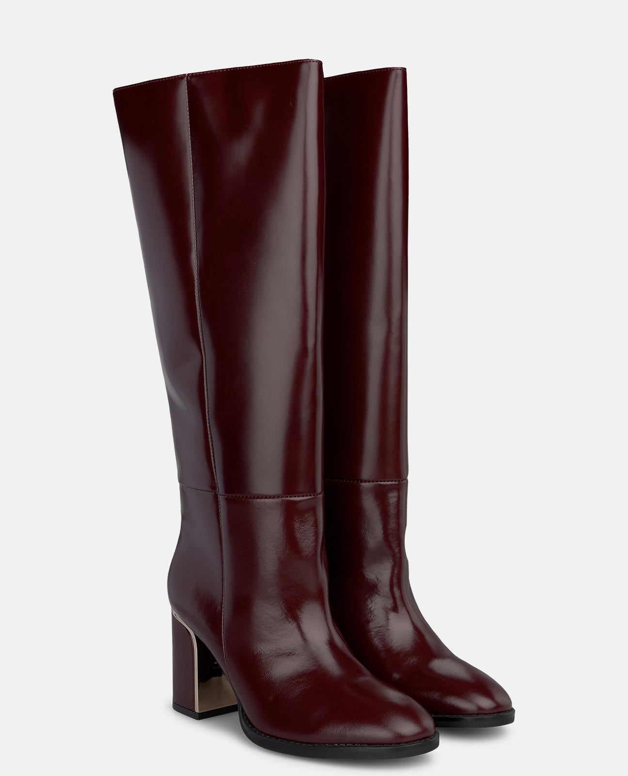 BOTA DE PIEL CON TACÓN