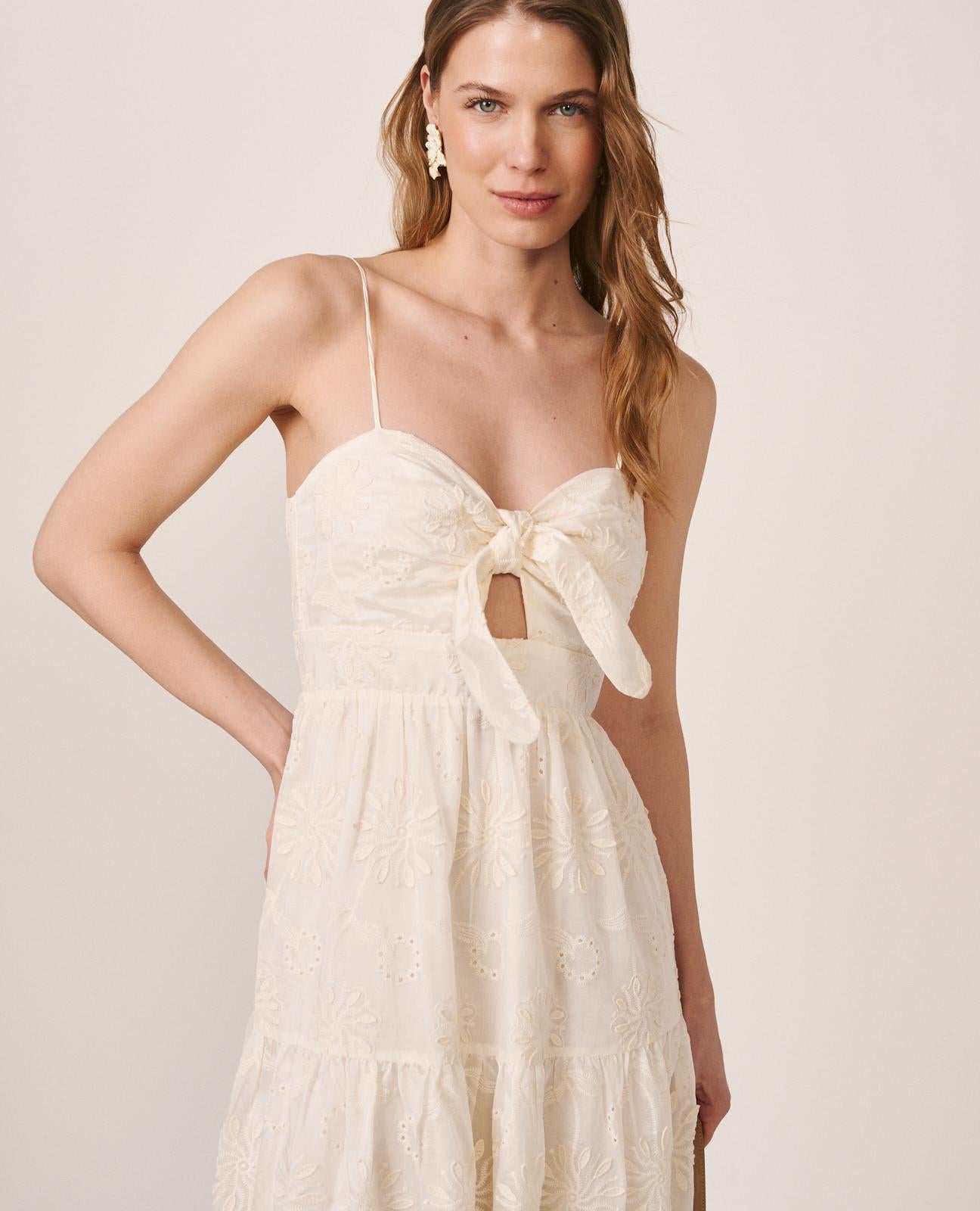 VESTIDO BORDADO NUDO