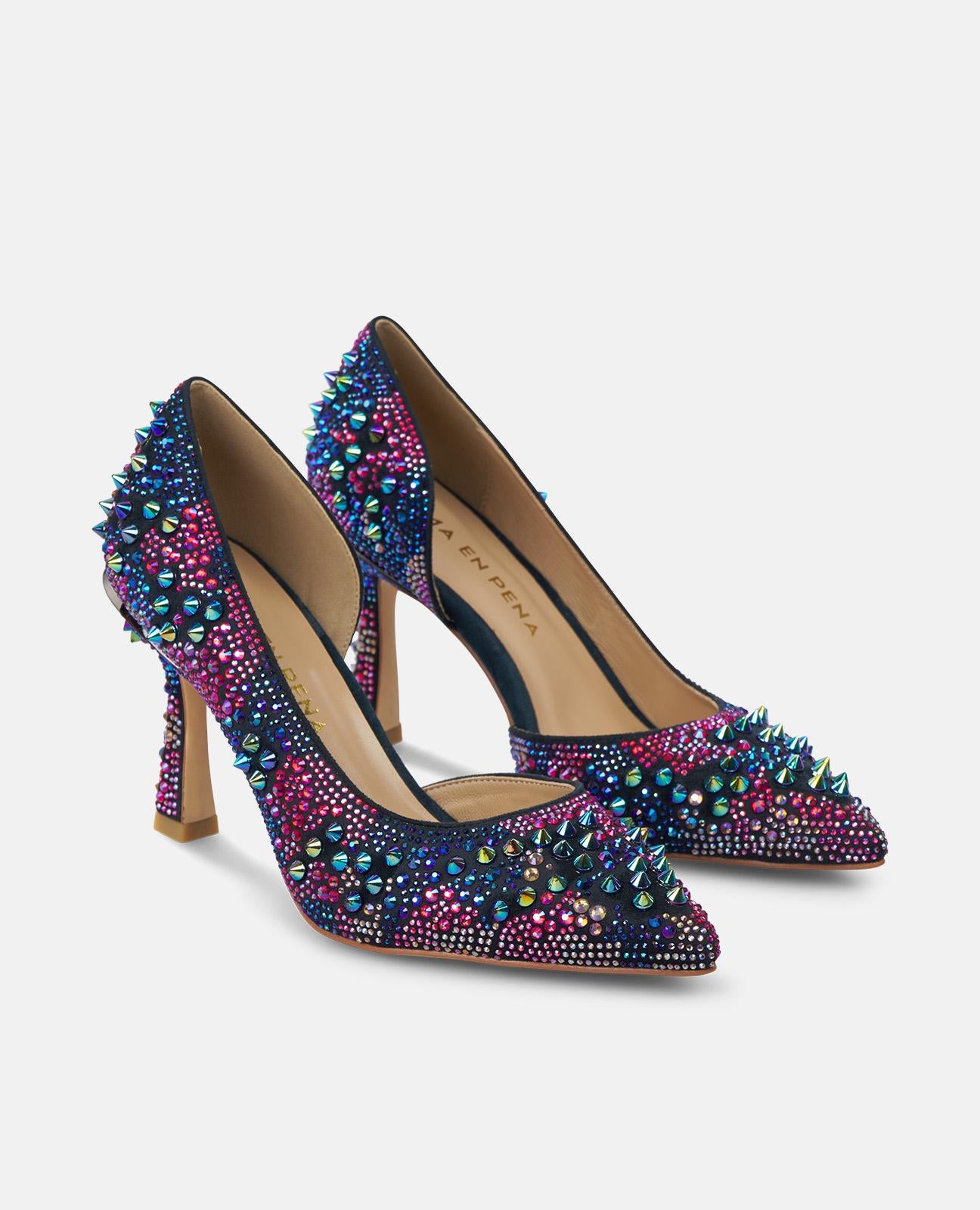 SHARP HEELED SHOE DETAILS