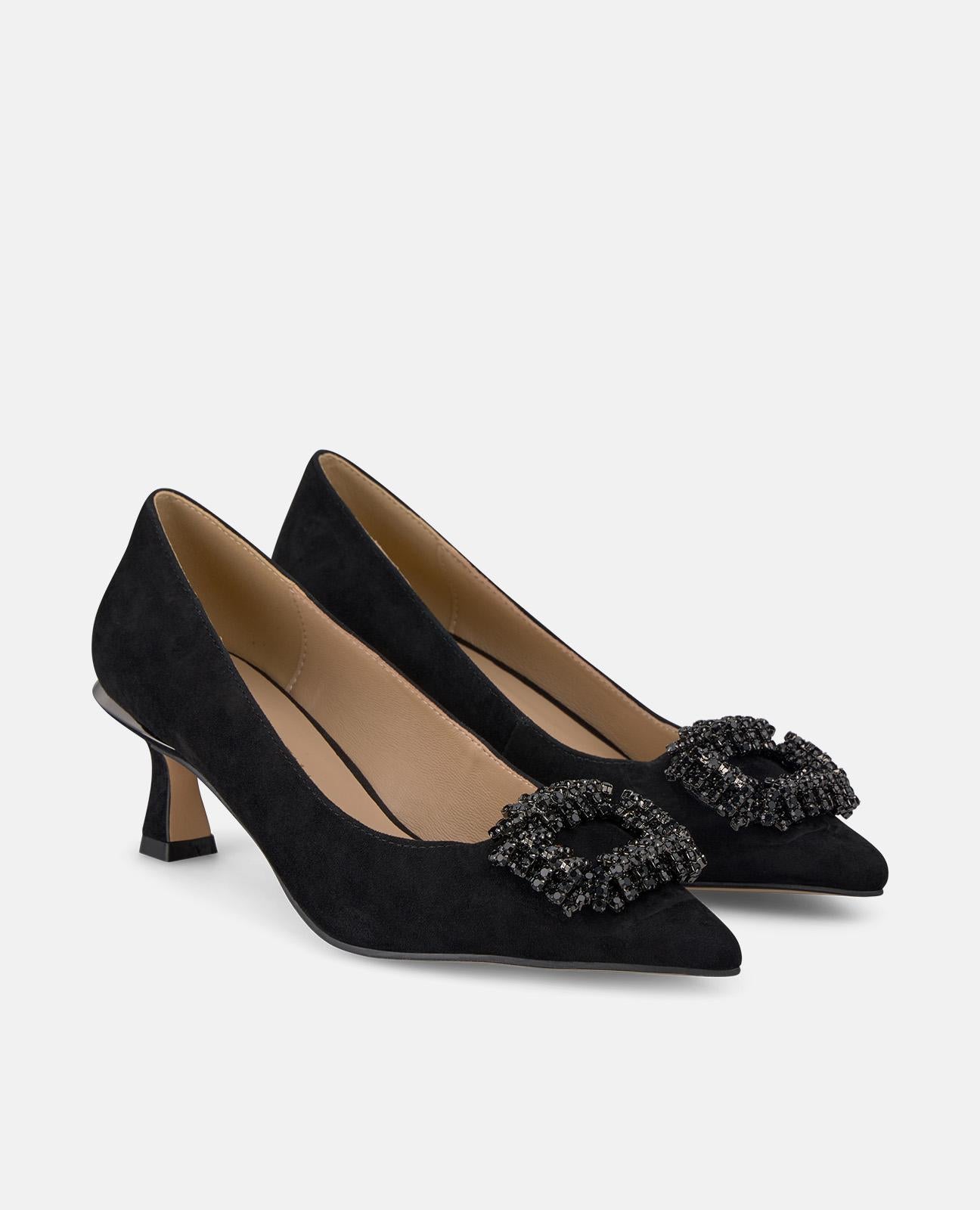 ZAPATO CON BROCHE CUADRADO