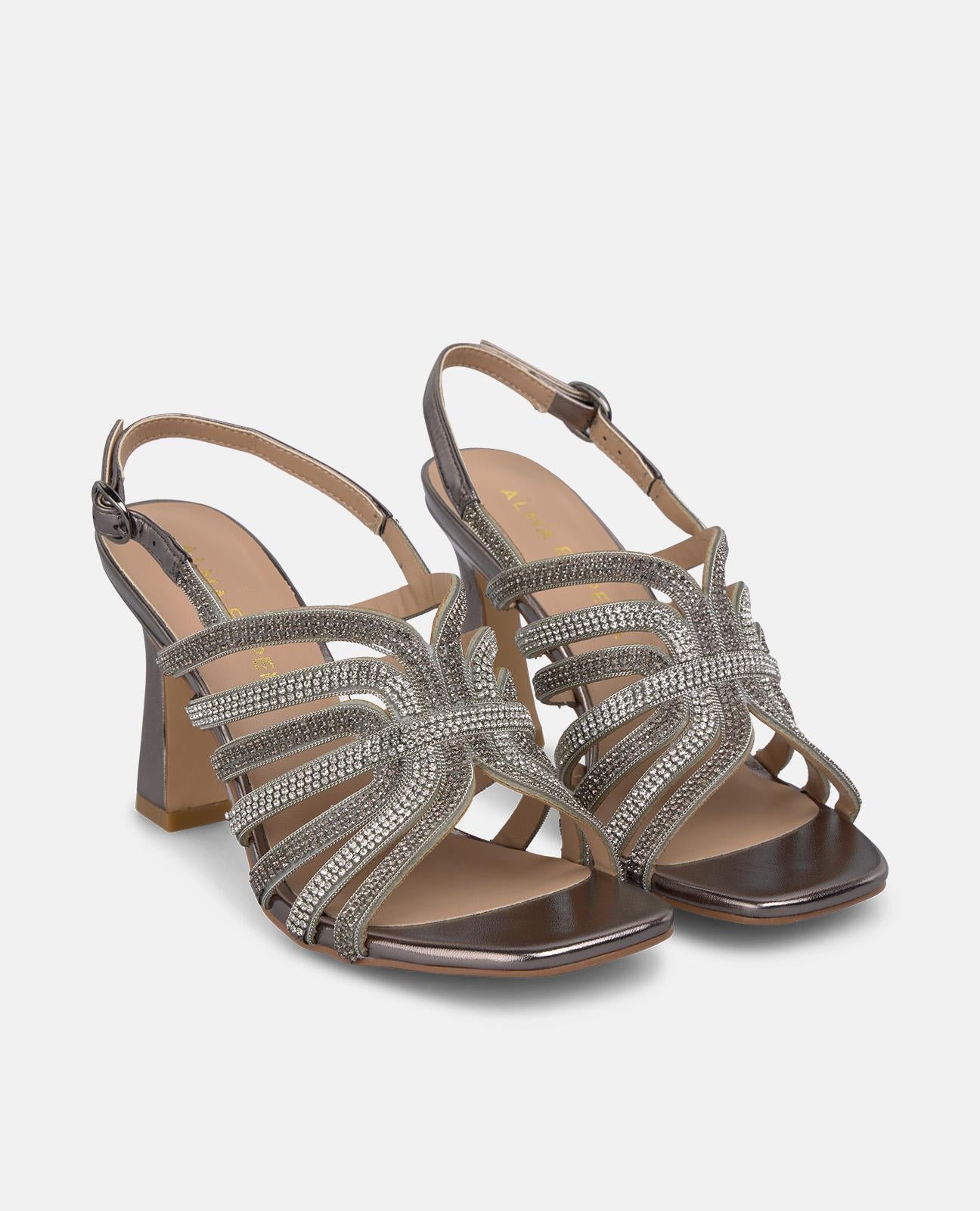 SANDALIA MEDIA TIRAS EN LA PARTE FRONTAL