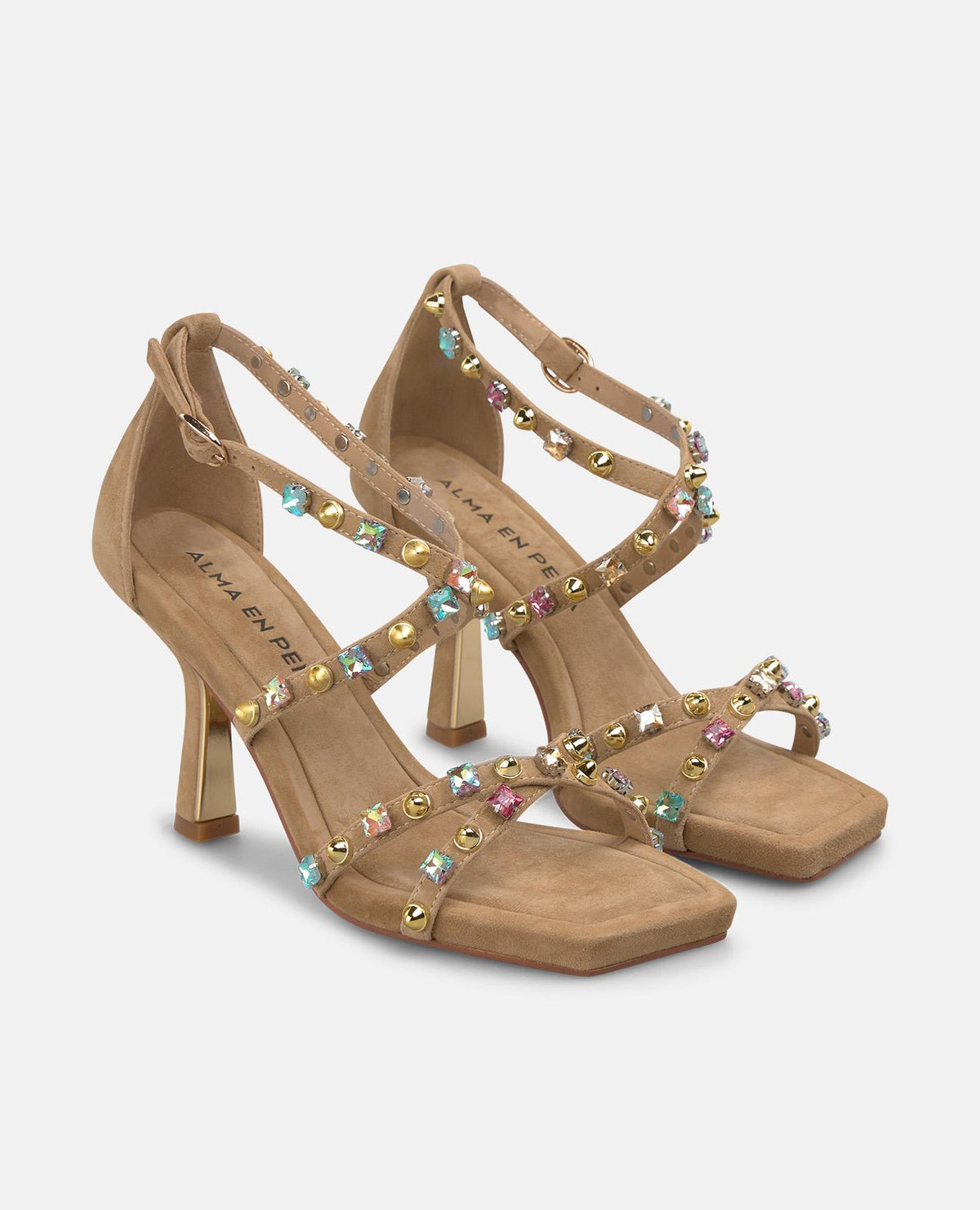 SANDÁLIA DE SALTO COM TACHAS