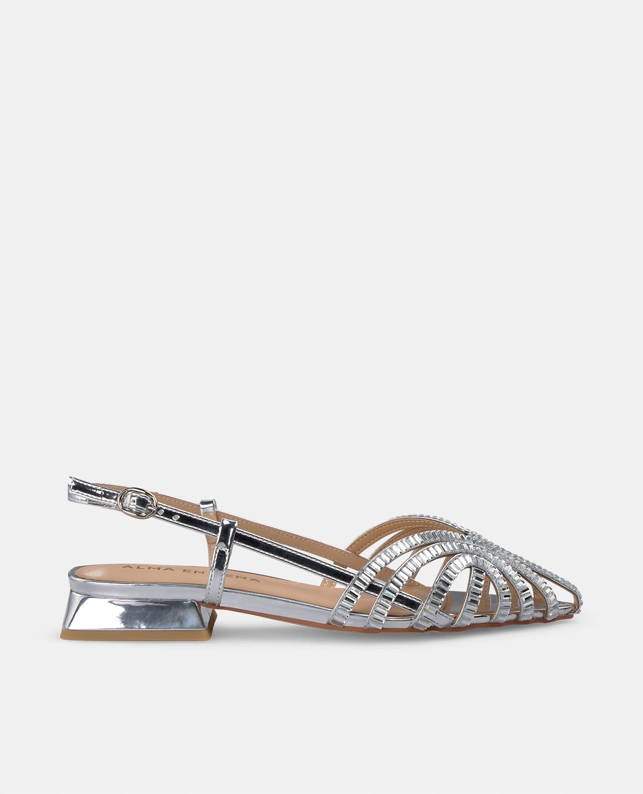 STRASSBESETZTE CLOGS