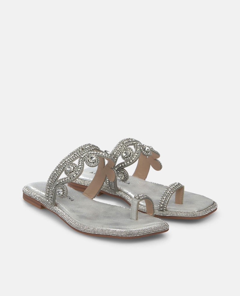 SANDALIA PLANA DEDO TIRA CON ADORNOS