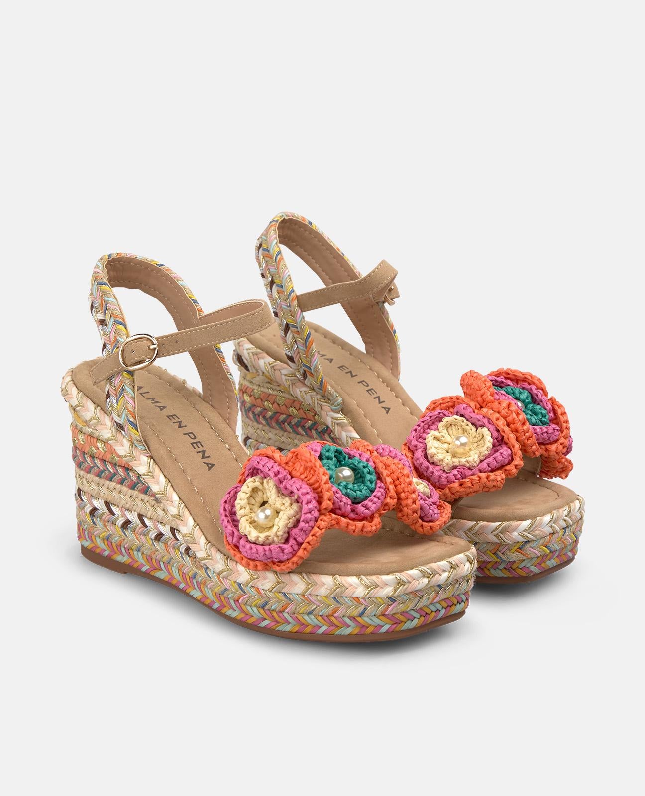 SANDALIA PLATAFORMA DE ESPARTO CON DETALLE BORDADO FLORAL