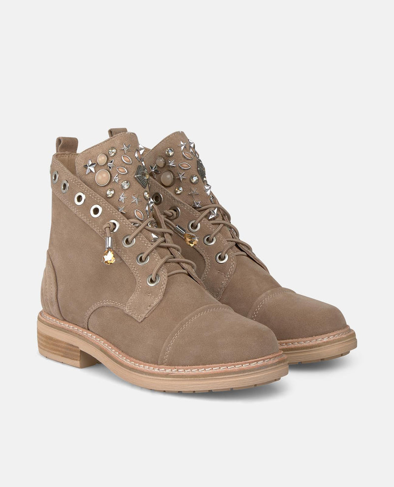 LOW-TOP BOOTS WITH STUDS