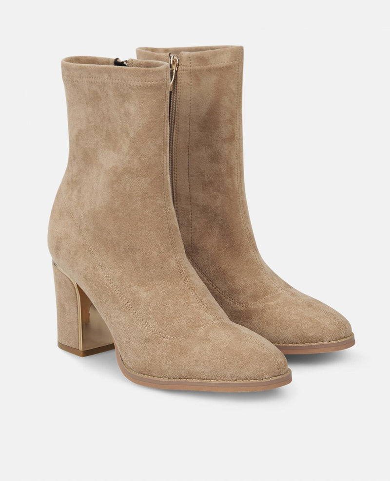 FIT ANKLE BOOT WITH BLOCK HEEL