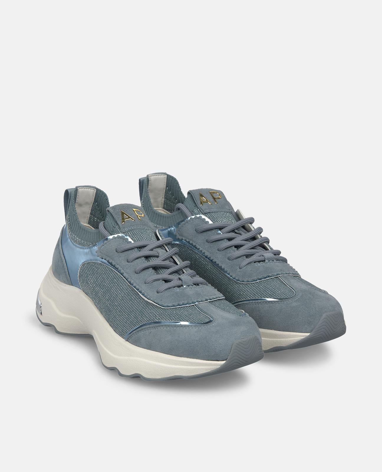 DEPORTIVO PLATAFORMA CON DETALLES METALICOS