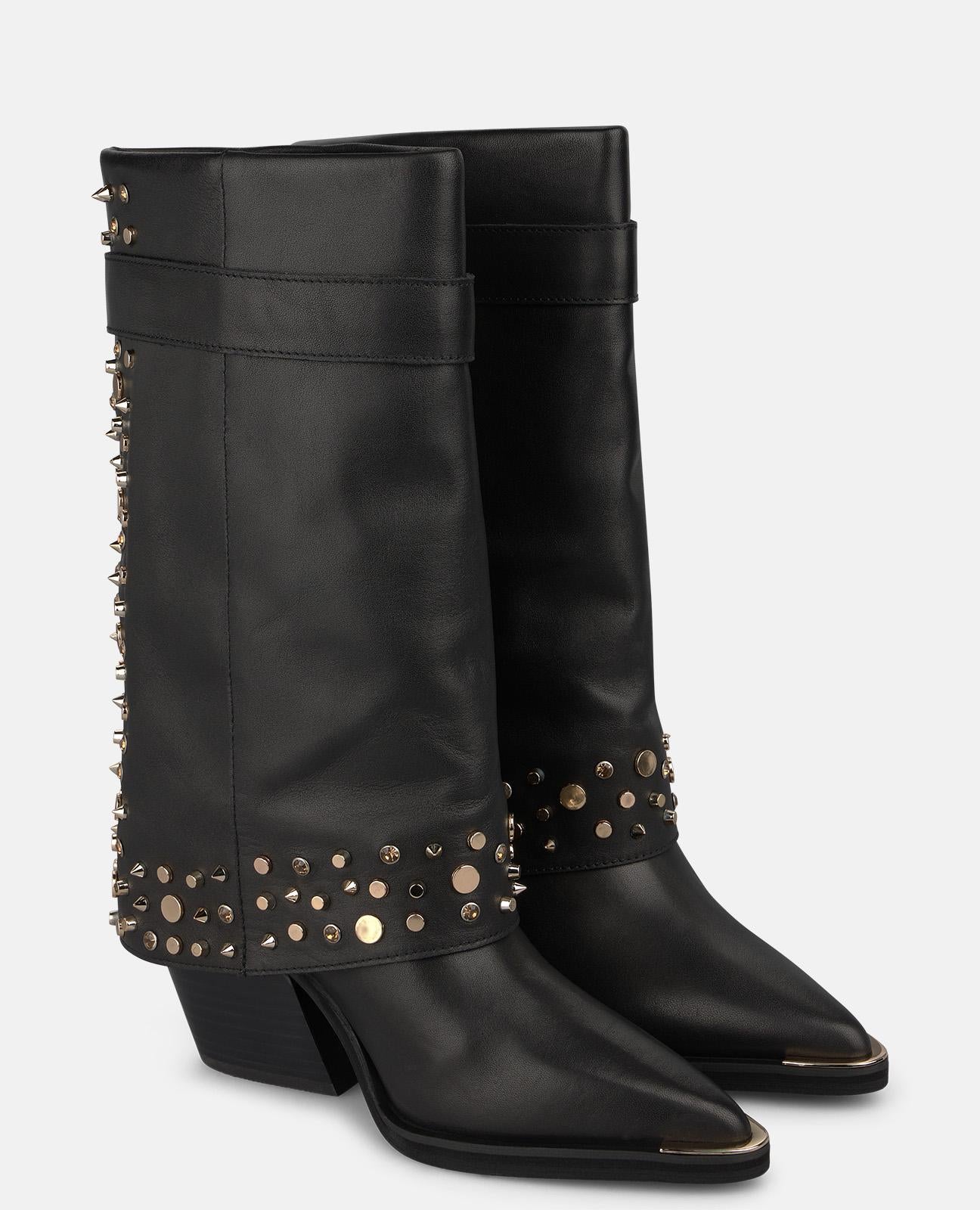 BOTA DE ANTE CON TACHAS METÁLICAS