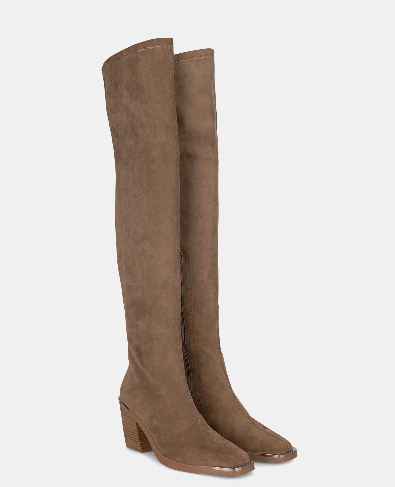 BOTA DE SALTO ALTO MOSQUETEIRO