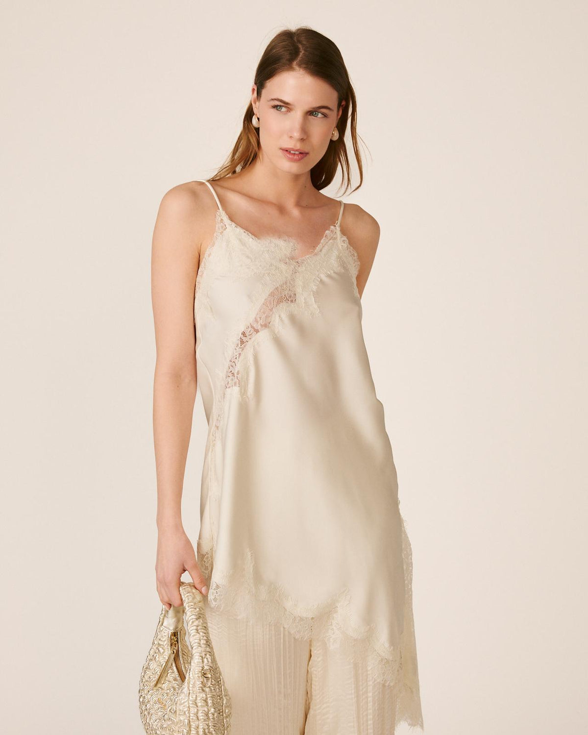 VESTIDO LENCERO
