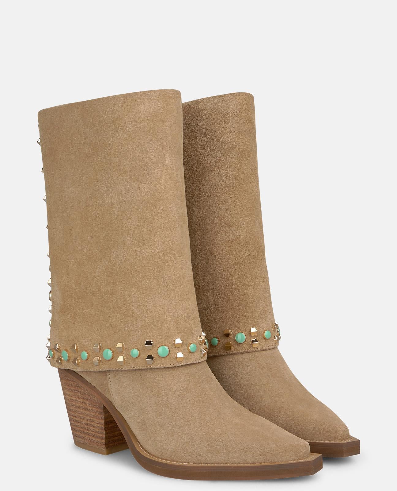 BOTA COWBOY DE ANTE CON PEDRERÍA Y TACHAS