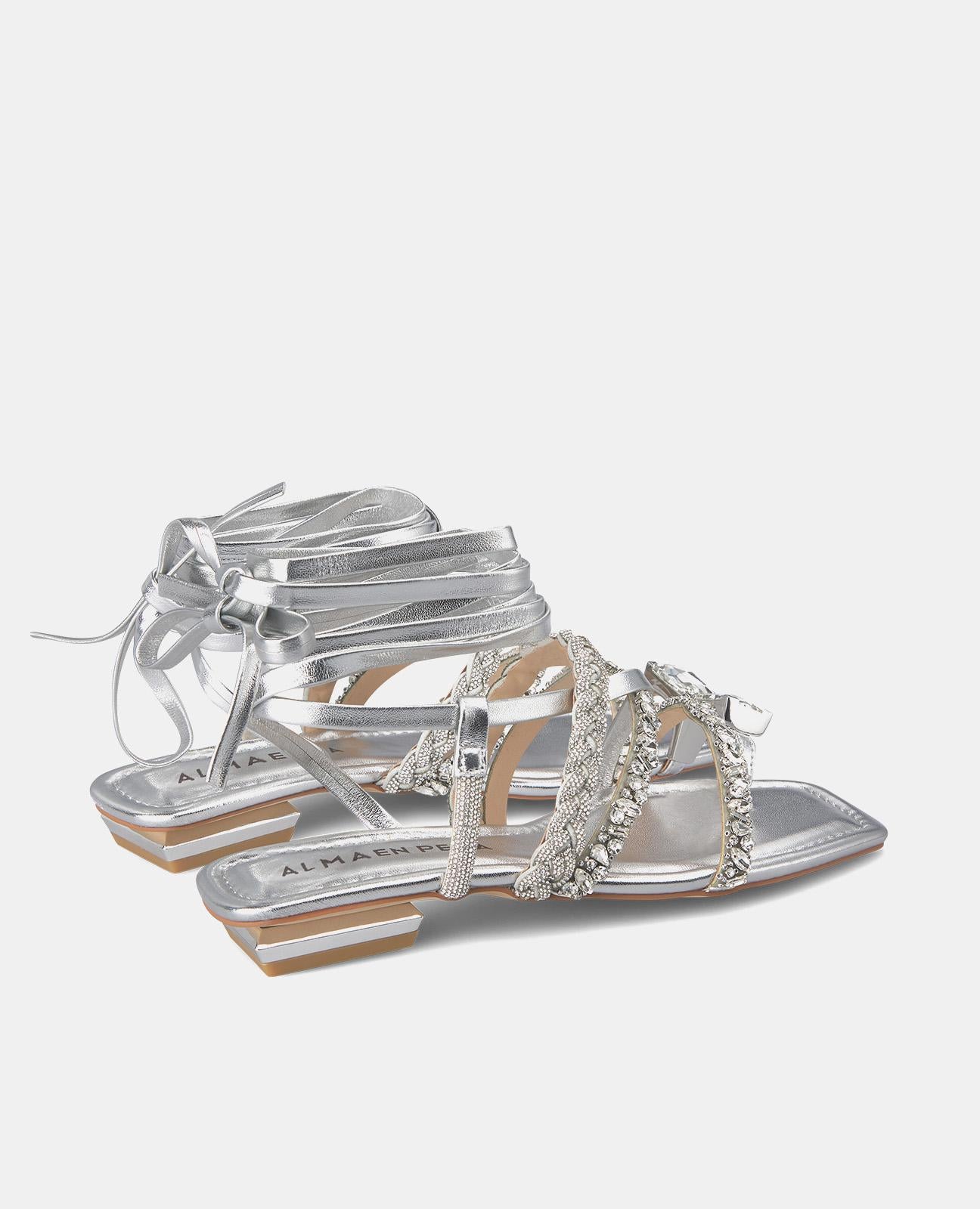 FLAT SANDAL WITH KNOTTED STRAPS