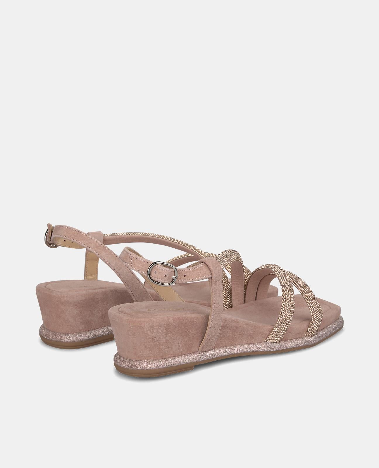 MID WEDGE WITH STRAPS