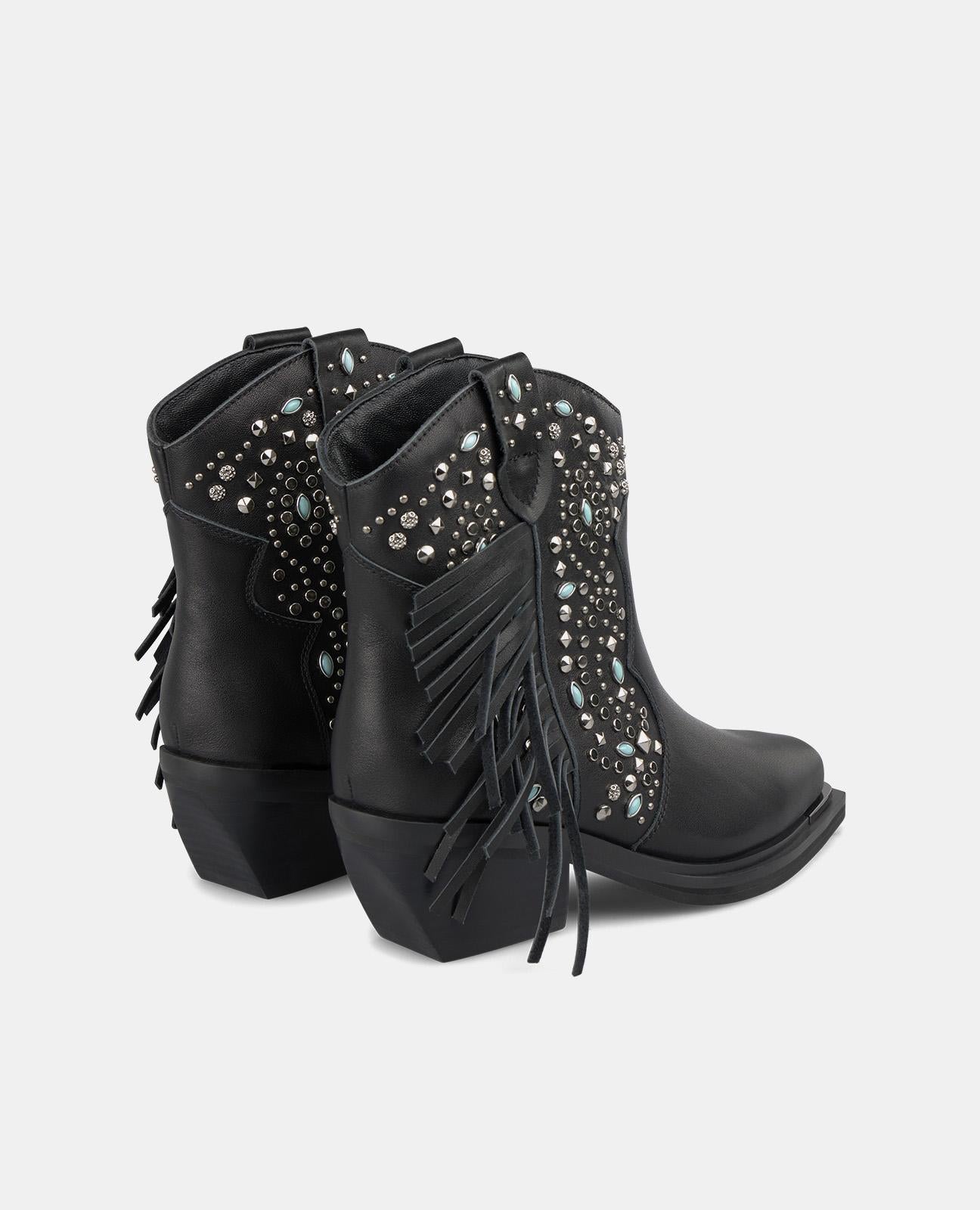 FLAT ANKLE BOOT WITH BANGS