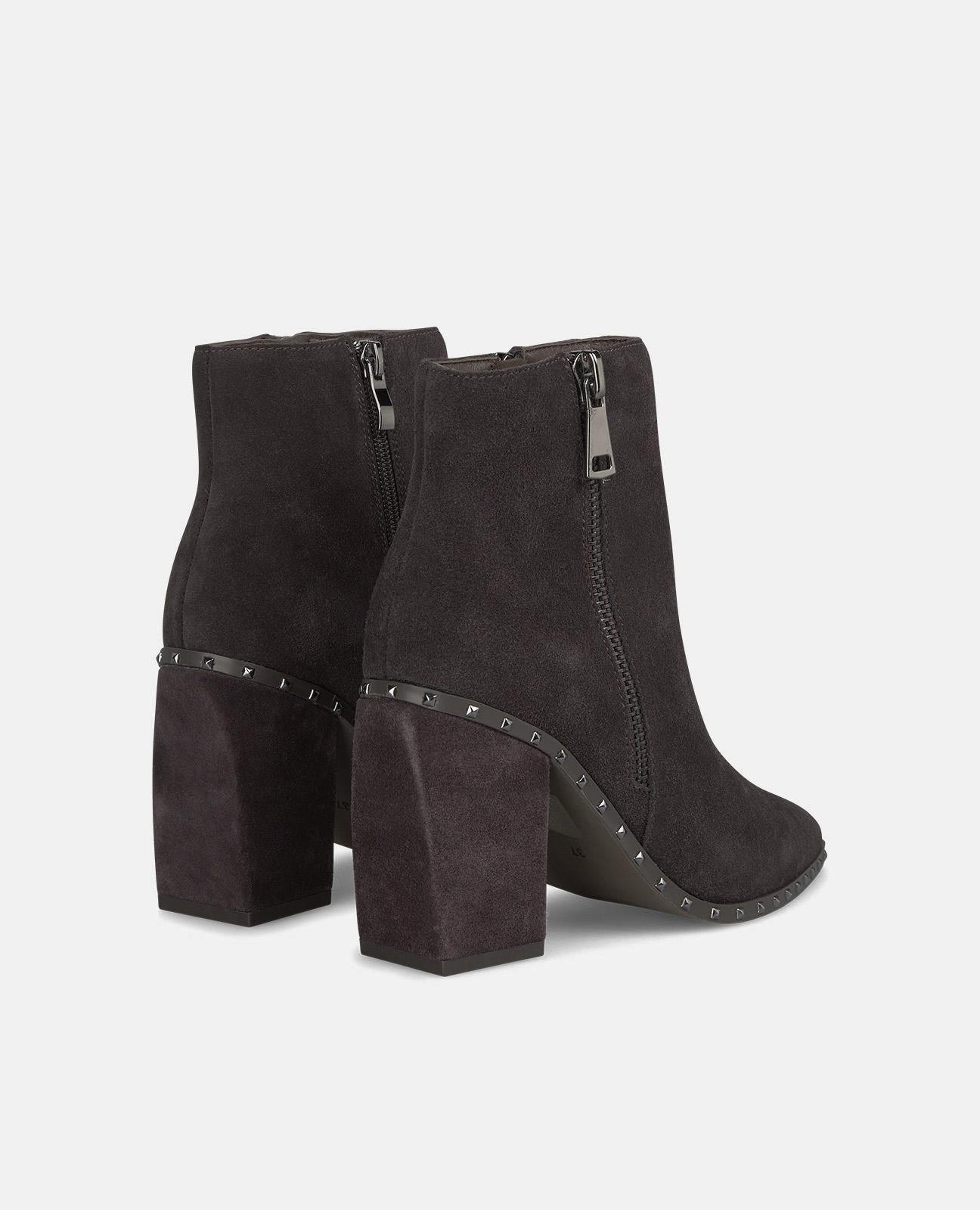 BOTTINES AVEC TALON ZIPPÉ ET CLOUS