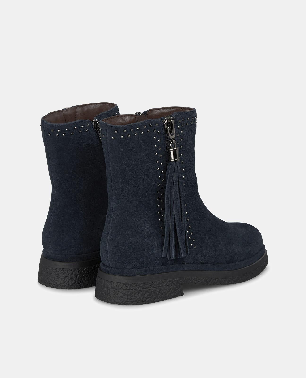 FLACHER BOOTIE MIT QUASTEN