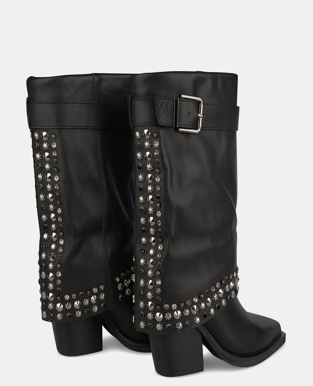 BOOT WITH STUDS AND BUCKLE