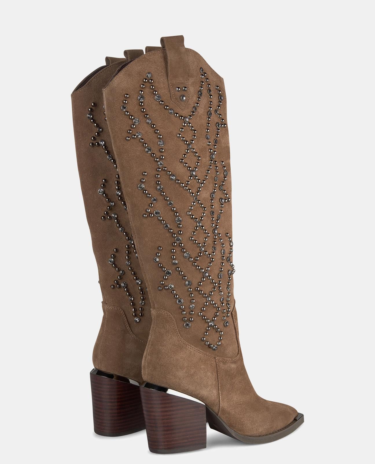 HEELED BOOT WITH STUDS