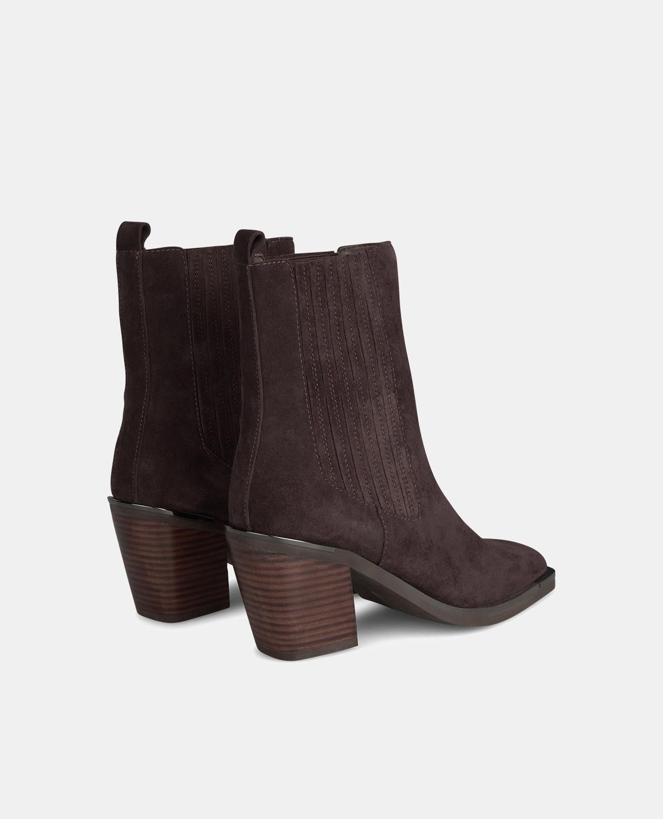 ANKLE BOOT WITH SQUARE TOE