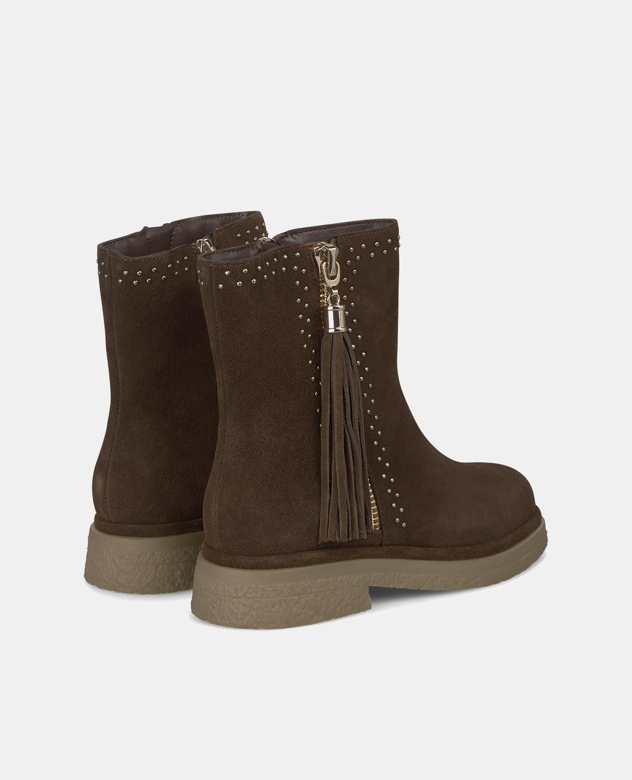 FLACHER BOOTIE MIT QUASTEN